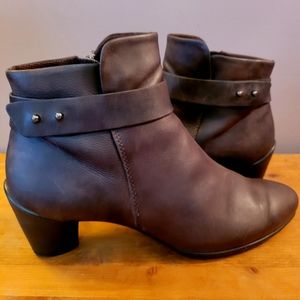 *Ecco leather ankle bootie, dk. brown coffee color, Sculptured 45, textu…